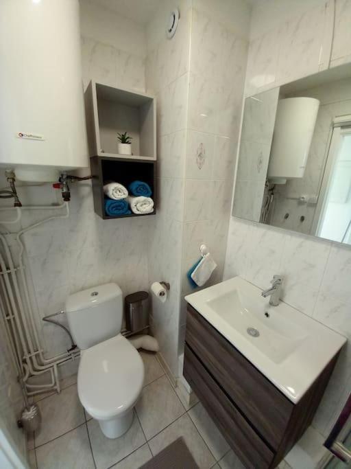 Appart 2/4 Pers Proche Centre Avec Balcon, Parking ناربون المظهر الخارجي الصورة